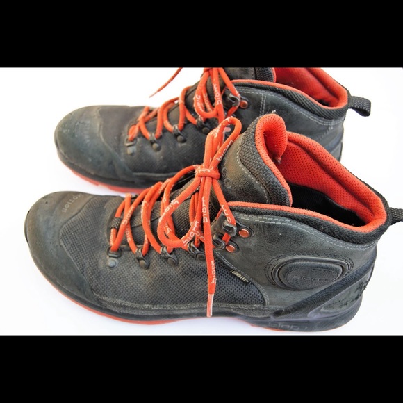 ecco gore tex hiking boots